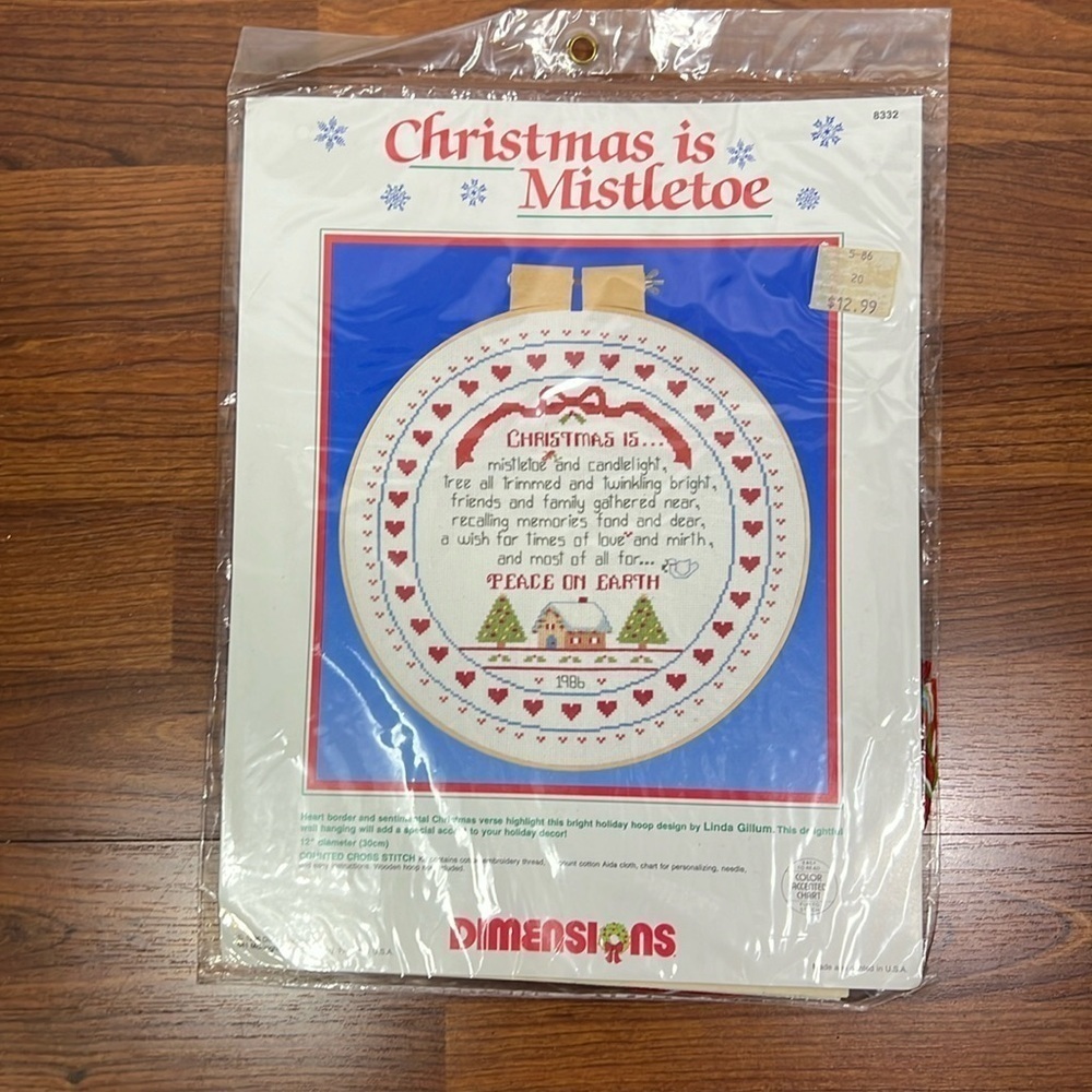 Dinensions Vintage "Christmas is Mistletoe" Cross Stitch Kit 1986 - NIP